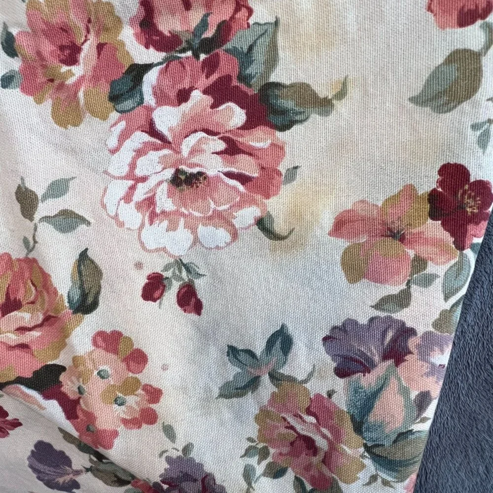 Vintage Floral Print Tablecloth 68”‎ Round Peony Rose Cottagecore Grannycore